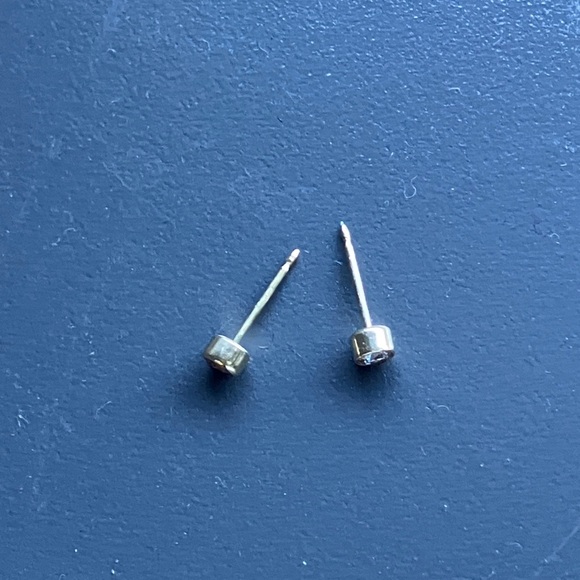 Elegant Gold Stud CZ Earrings - Picture 4 of 7